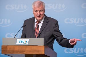 Fordert Transitzonen für Flüchtlinge an der Grenze: Bayerns Ministerpräsident Horst Seehofer. Foto: dpa