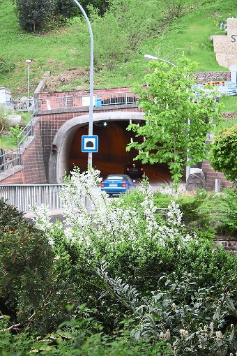 Der Schlossbergtunnel wird für den Umbau der Schillerstraße auf Zweirichtungsverkehr umgerüstet. Foto: Stadt