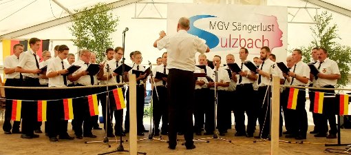 Der MGV Schutterbund Schuttertal unter der Leitung von Udo Wendle begeisterte mit zwei grandiosen Auftritten. Foto: Borho Foto: Schwarzwälder-Bote