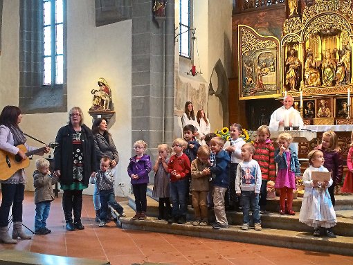 Die Jungen und Mädchen des Kindergartens St. Leonhard hatten in der Liebfrauenkirche viel Spaß beim Erntedankfest.  Foto: Kindergarten Foto: Schwarzwälder-Bote