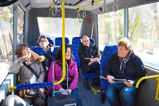 Der Schramberger Bürgerbus startete zu seiner ersten Praxisfahrt. Neben den Offiziellen, die am ersten Tag natürlich dabei waren, wurden insgesamt acht Fährgäste befördert. Foto: Kiolbassa