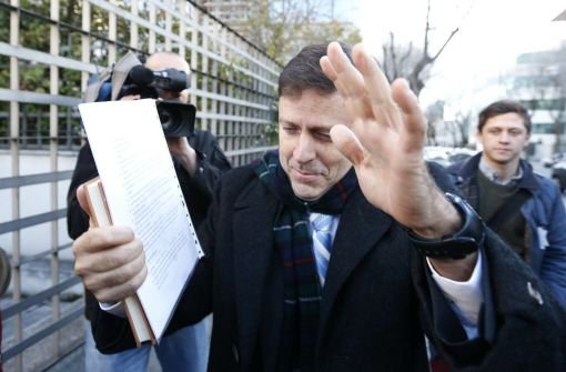 Eufemiano Fuentes vor dem Gerichtsgebäude in Madrid. Half der Arzt auch Fußballspielern beim Doping? Foto: dpa