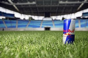 Red Bull ist zwar nicht Namens-, aber Geldgeber von Fußball-Zweitligist RB Leipzig – für die meisten Fans etablierter Vereine ist der reiche Aufsteiger ein rotes Tuch Foto: dpa
