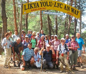 26 Teilnehmer des Alpenvereins wanderten auf dem Lykischen Weg in der Türkei.  Foto: Alpenverein Foto: Schwarzwälder-Bote