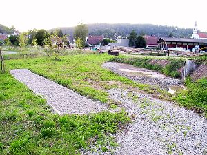 Wege und Spielbereiche des Generationenparks an der Stunzach in Heiligenzimmern sind schon geschottert. Foto: May Foto: Schwarzwälder-Bote