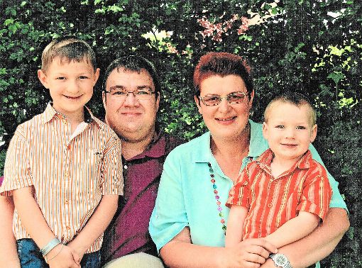 Familienzusammenhalt ist für Bürgermeisterkandidat Heiko Zorn wichtig. Mit seiner Frau Christine und den Söhnen Ludwig (links) und Georg wohnt er im Herzen von Bräunlingen.  Foto: Jakober Foto: Schwarzwälder-Bote