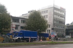 Das Technische Hilfswerk hat am Dienstag in Stuttgart-Mitte Feldbetten für Flüchtlinge verladen. Foto: twitter.com/Nikolai2806