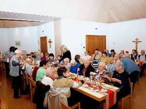 Der Einladung zur Senioren-Adventsfeier in Höfen am Samstagnachmittag folgten etwa 70 Einwohner.  Foto: Ziegelbauer Foto: Schwarzwälder-Bote