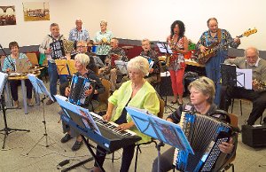 Die Hobbymusiker Mühlentreff üben im Jahr ihres zehnjährigen Bestehens für ihre Konzertreise nach Südtirol.  Foto: Schlenker Foto: Schwarzwälder-Bote