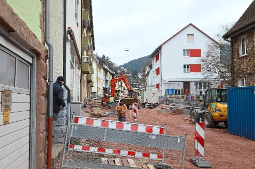 Letzte Runde: Die  Bauarbeiten in der Schillerstraße haben wieder begonnen.  Foto: Fritsche Foto: Schwarzwälder-Bote