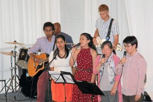 Multikulturell war auch die Band beim internationalen Kongress in Bad Liebenzell.  Foto: Kiess Foto: Schwarzwälder-Bote