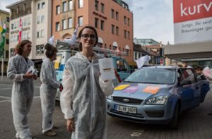 Aktivisten brachten per Autokorso das Grundgesetz unter die Leute. Foto: Lichtgut/Julian Rettig