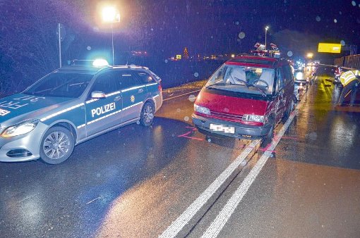Ein Brummifahrer baut auf der B31 bei Löffingen einen Unfall. Foto: kamera24.tv