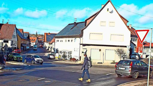 Die Sanierung der Ortsdurchfahrt  mit dem Bau eines Kreisverkehrs vor der St.-Ulrich-Kirche Foto: Archiv/Meene