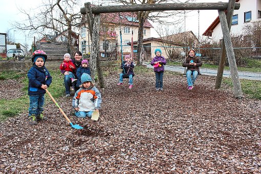 Die Eutinger Krabbelgruppe für Zwei- bis Dreijährige trifft sich regelmäßig auf dem Spielplatz im Veilchenweg. Foto: Feinler Foto: Schwarzwälder-Bote