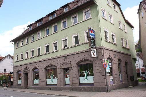 Das Untergeschoss des Gebäudes an der Bundesstraße 28 wird zurzeit als Gaststätte genutzt.   Foto: Köncke