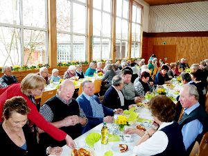 Viele ältere Mitbürger waren bei der Seniorenfeier in Täbingen dabei.  Foto: May Foto: Schwarzwälder-Bote