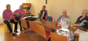 Die Feschtle-Musik aus Eschbronn ist ein gern gesehener Gast bei den Senioren. Foto: AWO Foto: Schwarzwälder-Bote