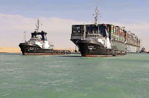 Der im Suez-Kanal festsitzende Frachter wurde am Wochenende befreit. Foto: AFP