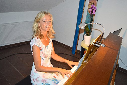 Annette Mauch  begeisterte beim Premierenauftritts von Musik & Poesie am Klavier.   Foto: Bantle Foto: Schwarzwälder-Bote