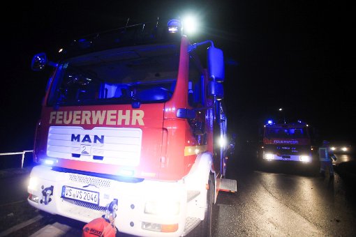 Auch das Blaulicht hat offenbar nicht geholfen: Eine 19-Jährige Autofahrerin ist auf ein Feuerwehrauto im Einsatz gekracht (Symbolfoto). Foto: Eich