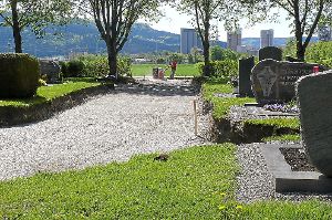 Auf der Südseite des Dormettinger Friedhofs entstehen weitere befestigte Parkplätze, von denen aus es auch einen direkten Zugang geben wird.  Fotos: Visel Foto: Schwarzwälder-Bote