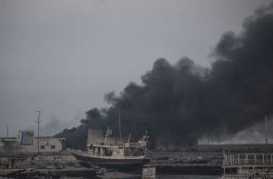 Im Gazastreifen brennt das einzige Kraftwerk. Foto: EPA