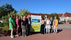 Die Mitglieder der Fairtrade-Steuerungsgruppe freuen sich über die erneute Rezertifizierung. Foto: Stadtverwaltung/Wagner