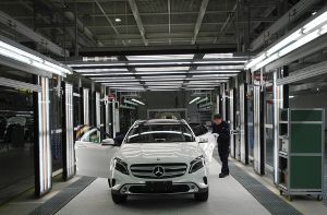 Für Daimler läuft das Geschäft glänzend: Der Autobauer hat seinen Gewinn deutlich gesteigert. Foto: dpa