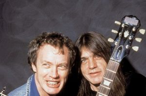 Angus (links) und Malcolm Young von AC/DC Foto: promo