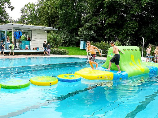 Die Fun & Action Poolparty war eine von sieben Veranstaltungen anlässlich des Freibadjubiläums. Foto: Schnurr