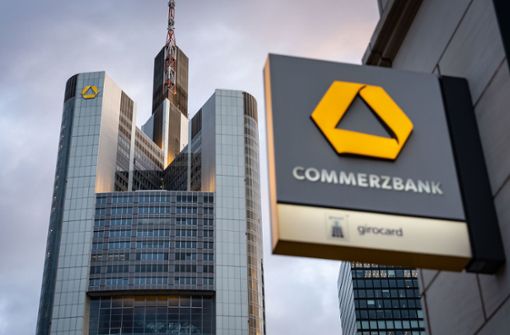 Die Commerzbank-Zentrale in Frankfurt – dank des Aufstiegs in den Dax könnte sich auch die Stimmung dort weiter aufhellen. Foto: dpa/Frank Rumpenhorst