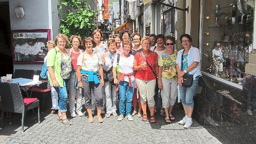 Die Dienstagsturnerinnen erkunden gemeinsam die Altstadt von Rüdesheim.  Foto: Dienstagsturnerinnen Foto: Schwarzwälder-Bote