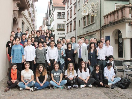 OB-Stellvertreter Arved Sassnick hat Schüler aus der Millionenstadt Nanjing empfangen, die auf Einladung des DHGs in Rottweil zu Gast waren. Foto: Stadt Rottweil Foto: Schwarzwälder-Bote