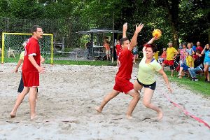 Mit Spaß und Engagement sind die Handball-Laien bei der Sache. Fotos: Wagner Foto: Schwarzwälder-Bote