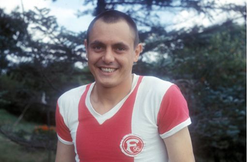 Peter Meyer 1966 im Trikot von Fortuna Düsseldorf. Ein Jahr später wechselte „Pitter“ nach Mönchengladbach. In unserer Bildergalerie blicken wir auf sämtliche Dreierpacker der VfB-Historie. Foto: imago
