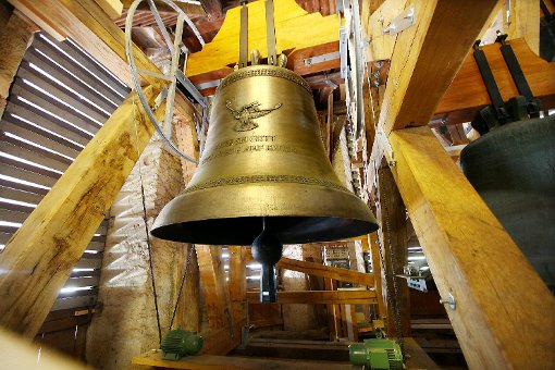 Sie ist die größte des Geläuts der Balinger Stadtkirche, die Friedensglocke. Über die anstehenden Feiertage kommt sie verstärkt zum Einsatz.  Foto: Maier Foto: Schwarzwälder-Bote