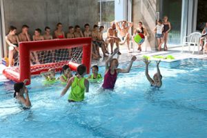 Viel Spaß hatte der Nachwuchs beim Aquaball-Turnier im Haiterbacher Hallenbad. Foto: Geisel Foto: Schwarzwälder-Bote