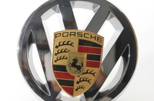 Laut einem am Samstag veröffentlichten Dividenden-Ranking der „Wirtschaftswoche“ haben die Familien Porsche und Piech die Nase vorn. Unter allen Aktionären in Deutschland streichen sie die höchsten Ausschüttungen ein. Foto: dpa
