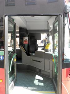 Der Bus steht – und keiner da. Die Fahrer verbringen oft zwangsläufig ihre Pausenzeiten am Friedrichsplatz. Foto: Otto Foto: Schwarzwälder-Bote