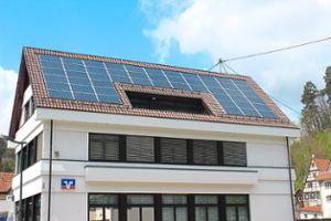 Die neue Photovoltaikanlage auf der Volksbank in Wildberg. Foto: Bürgerenergie Foto: Schwarzwälder-Bote