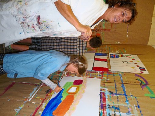 Andrea Erath (links) kümmert sich um die gesamte Organisation während die Künstler an ihren Werken arbeiten. Foto: Malort Foto: Schwarzwälder-Bote