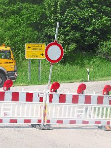 Erst nach dem Abschluss der Sanierungsarbeiten an der L 410 zwischen Rangendingen und Hechingen-Stein beginnen die eigentlichen Sanierungsarbeiten an der Ziegelbachbrücke in Weilheim. So lange kann der Umleitungsverkehr dort noch fahren.  Foto: Beiter Foto: Schwarzwälder-Bote