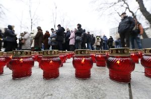 Kerzen erinnern in Moskau an den ermordeten Kremlkritiker Boris Nemzow. Foto: EPA