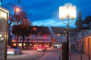 Promenadeplatz im Abendlicht. Im Zuge des Umbaus soll ein neues Beleuchtungskonzept umgesetzt werden.  Foto: Rath