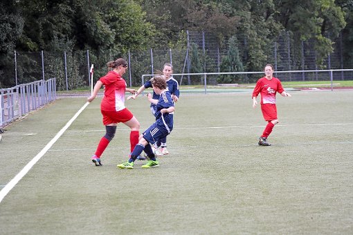 Geislingens Frauen (blaue Trikots) standen in der Defensive ausgezeichnet. Foto: TSV Foto: Schwarzwälder-Bote