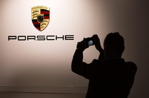 Porsche kauft die Werkzeugbausparte des Roboterspezialisten Kuka.  Foto: dpa