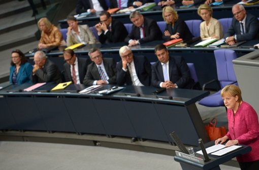 Angela Merkel am Montag im Bundestag bei ihrer Rede zu den Waffenlieferungen in den Irak. Foto: dpa