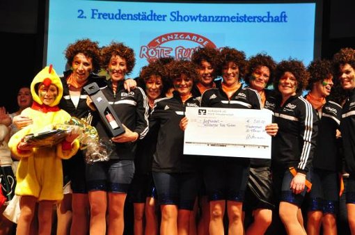 Die Roten Funken aus Waldachtal haben beim Showtanzwettbewerb den ersten Preis gewonnen. Foto: Lothar Schwark