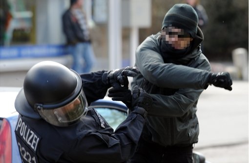 14 Prozent der Gewalt gegen Beamte gibt es bei Demonstrationen. Foto: dpa